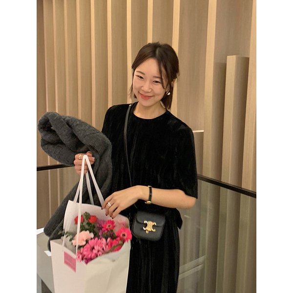 링클벨벳 티블라우스_BLACK