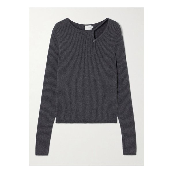 데이지 스튜디오 비대칭 컷아웃 골지 코튼 캐시미어 스웨터 차콜 1647597359857560