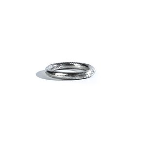 SEWN SWEN SILVER SCRATCH THICK LINE RING