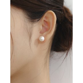 Bun pearl earring