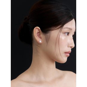 Bun pearl earring