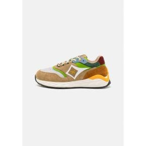 5108156 MCM SKYWANDER - Trainers beige/green