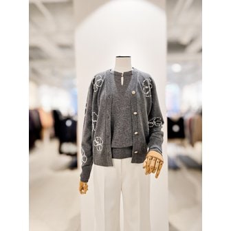 아이잗컬렉션 [파주점] [더아이잗컬렉션]울 플라워 엠브로이더리 브이넥 가디건 CS2B1CD012