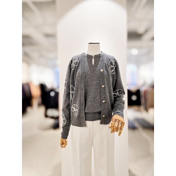 [파주점] [더아이잗컬렉션]울 플라워 엠브로이더리 브이넥 가디건 CS2B1CD012