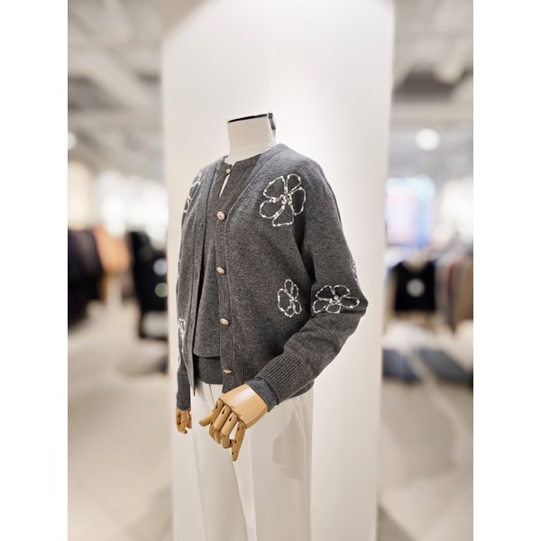 [파주점] [더아이잗컬렉션]울 플라워 엠브로이더리 브이넥 가디건 CS2B1CD012