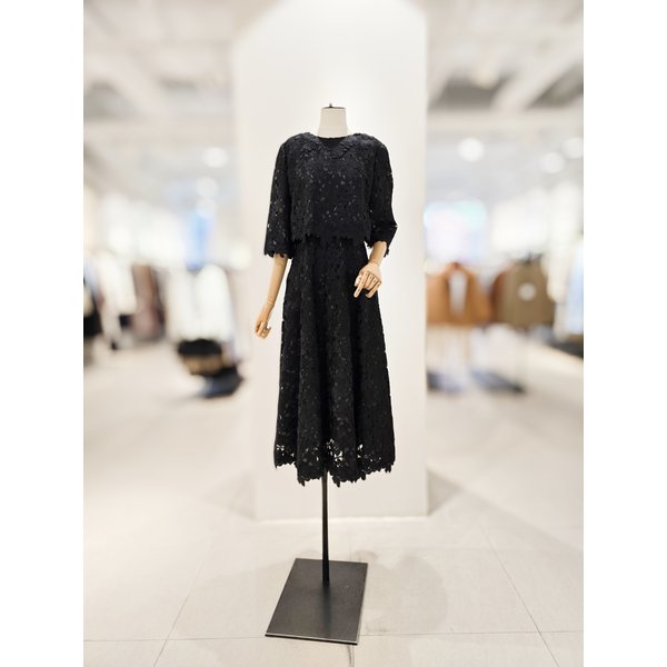 [파주점] [더아이잗컬렉션]시스루 플라워 아플리케 원피스 CR4A0OP211