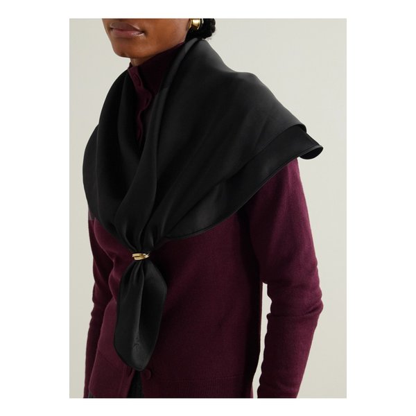 어나더 투모로우 자수 새틴 스카프 블랙 1647597355236611