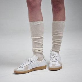 [마르디메크르디악티프]RIBBED LOOSE KNEE SOCKS LOGO SIMPLE_OATMEAL IVORY/AFK41KSC001OTIV