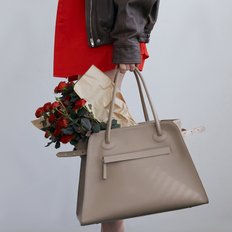 SIGNATURE BIG SHOULDER BAG(LATTE) 24SBS002