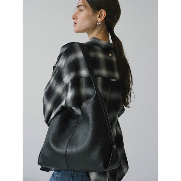 SIAC3076 Lambskin Flow Bag_Black