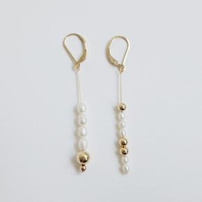 [비베] Long Pearl Gold Ball Earring (S1879062)