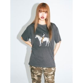 YELLOW TAIL HORSE OVER FIT TEE_CHARCOAL