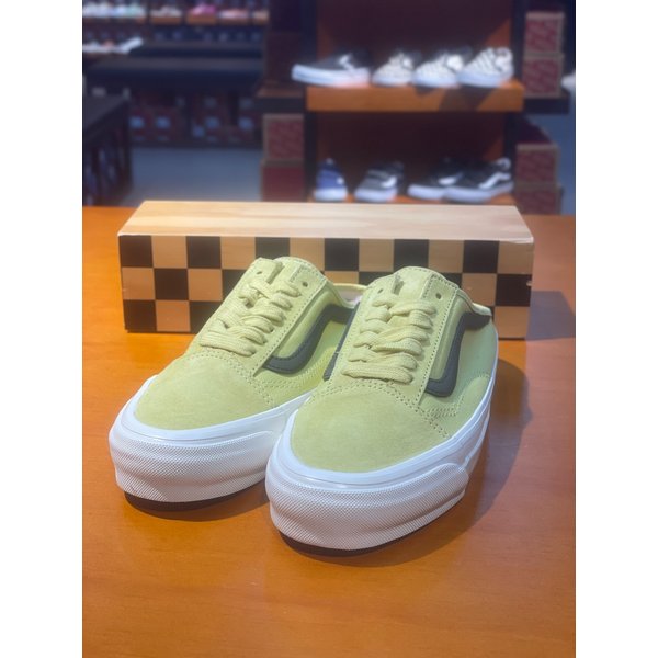 [여주점] (남여공용) 스니커즈 프리미엄 올드스쿨 뮬 LX (엘로우) (VN000DC56JL)