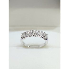 [여주점] [여주점] 디어니스2C(half) 2부 다이아몬드 반지 18K 화이트골드 (210801303)