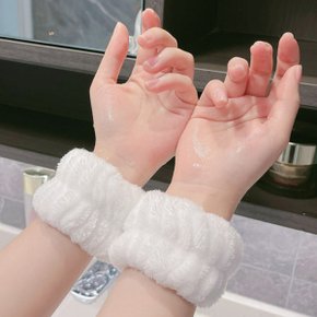 물흐름방지 손목 세안밴드 극세사 세면밴드 세안시 옷소매가 젖는걸 방지해주는 손목 세안밴드입니다.