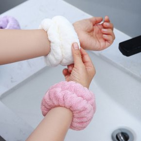 물흐름방지 손목 세안밴드 극세사 세면밴드 세안시 옷소매가 젖는걸 방지해주는 손목 세안밴드입니다.