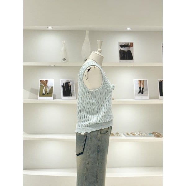 [여주점] 여성 펀칭 플라워 포인트 슬리브리스 니트 (L262KSK045)