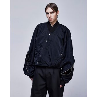 송지오 [파주점] 컬렉션 바이커스 컷 크롭 MA-1 SH2JP701BK