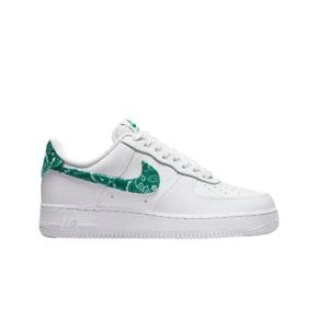 (W) 나이키 에어포스 1 `07 에센셜 페이즐리 스우시 화이트 맬러카이트 (W) Nike Air Force 1 `0