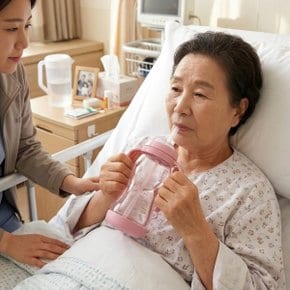 성인 요양원 손잡이 빨대물병 완벽흘림방지 350ml 노인용품 병원빨대컵 재활환자 물컵