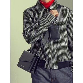 톱스티치 레더 핸들 크로스 바디백