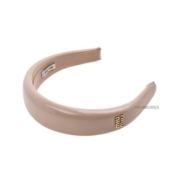 미우미우 FW24 여성 페이턴트 레더 헤어밴드 5IH025 069 F0236