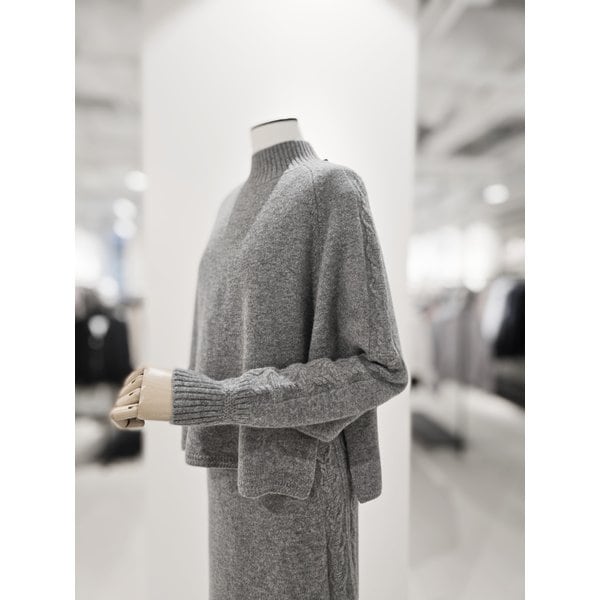 [파주점] [더아이잗컬렉션]울 하프넥 케이블 셋업 풀오버 니트 CRBA1PO701