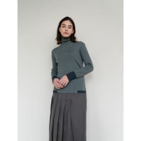 TWO-TONE TURTLENECK KNIT (KHAKI)