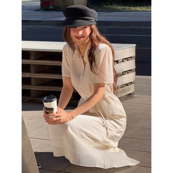 [세트]글로시 새틴 시스루 블라우스+글로시 새틴 스커트 크림 J1966