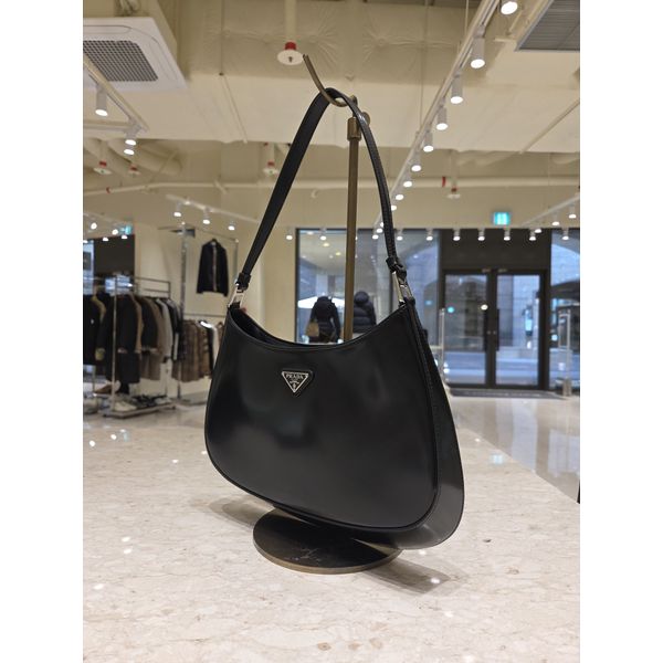 [부산점] 스크래치[프라다] 여성 클레오 브러시드 가죽 숄더백 1BC499-ZO6-F0002