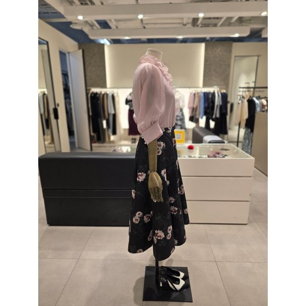 [파주점] 세트 핑크 러플 블라우스 + 플라워 플레어 스커트 JR8A0BL613,JP8A0SK303