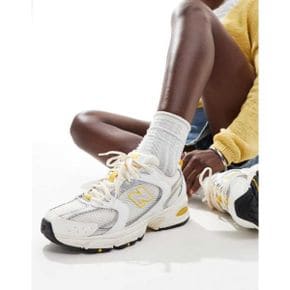 5094815 New Balance 530 sneakers in white with yellow and gray details