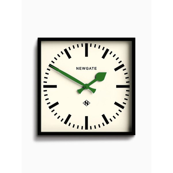 뉴게이트 넘버 파이브 벽시계 그린 - NEWGATE NUMBER FIVE WALL CLOCK BLACK - GREEN HANDS