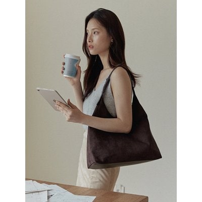 플럼 스웨이드 호보백 Flume Suede Hobo Bag - 다크 브라운