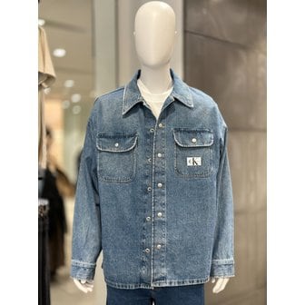 Calvin Klein Jeans [여주점] CKJ 캘빈클라인 진 남성 미드 블루 오버 핏 데님 셔츠 (J324447-1A4)