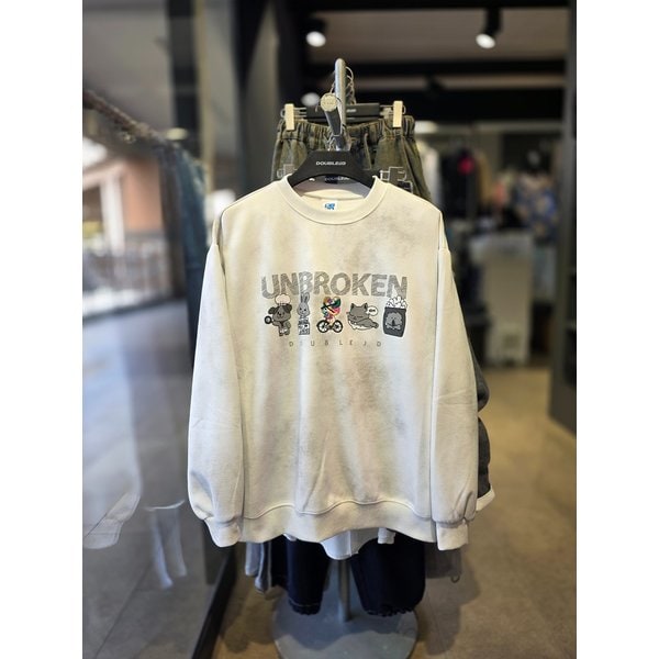 [시흥점] 워싱화이트 레거시 자수 세미오버핏 맨투맨(남여공용)/JGZZ22A21WH