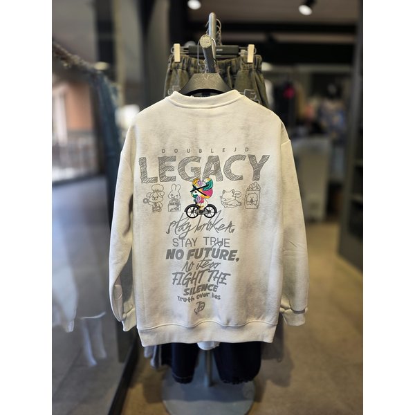 [시흥점] 워싱화이트 레거시 자수 세미오버핏 맨투맨(남여공용)/JGZZ22A21WH