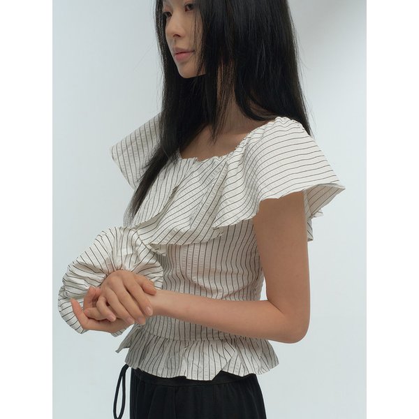 Selia Off-Shoulder Blouse Set_White