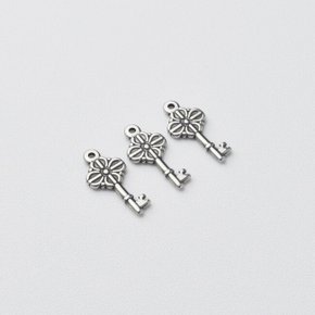 1-1-019 써지컬 펜던트 엔틱 네잎열쇠 12x25mm