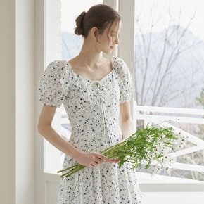 HEART NECK PLEATS DETAIL FLORAL MAXI DRESS_WHITE