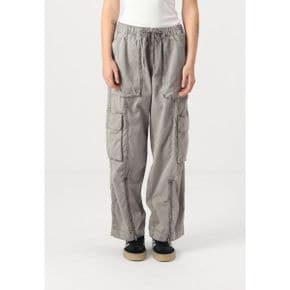 5283640 Abercrombie  Fitch WIDE LEG CARGO - Cargo trousers frost grey