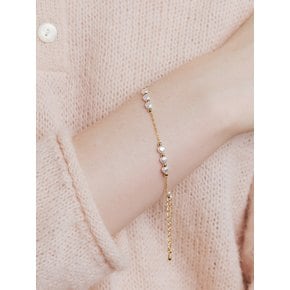 peachy pearl bracelet