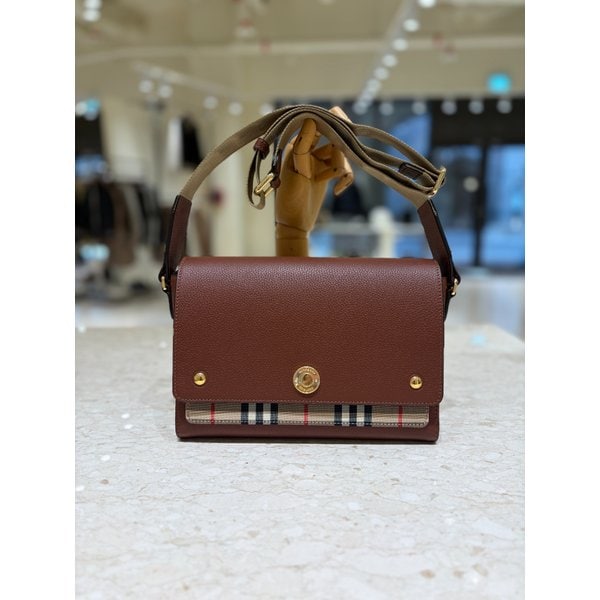 [부산점] 여성 빈티지 체크 노트 바디 크로스백 8021111