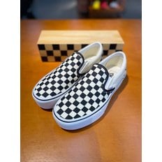 반스 (남여공용) 스니커즈 클래식 슬립온 스택폼 Stackform CHECKERBOARD (블랙) (VN0A7Q5RTYQ)