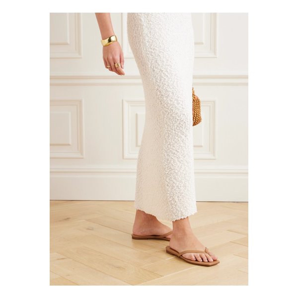 에이디 리니 가죽 플립플랍 탠 브라운 1647597332479073