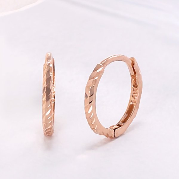 [비앤비골드] 14K 사선 웨이브 컷팅 원터치 링 귀걸이 한쌍 PNE40956