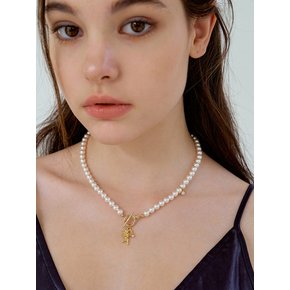 cubic angel pearl necklace