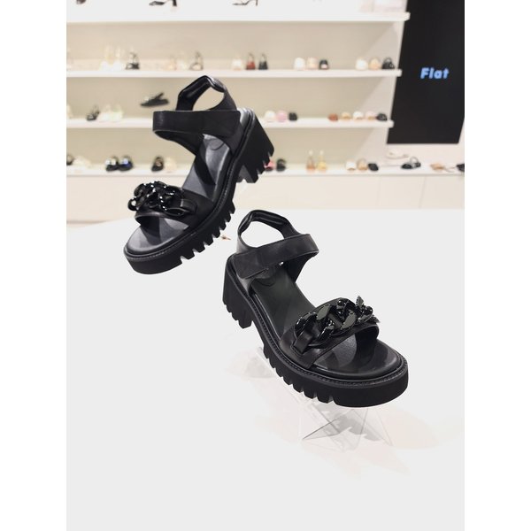 [부산점] 바바라 6cm 벨크로 체인장식 스트랩 샌들 AAI451
