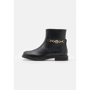 5144629 Tommy Hilfiger CHAIN LOW BOOTIE - Classic ankle boots black