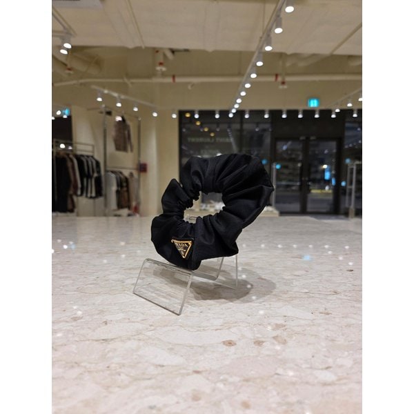 [시흥점] [프라다] 여성 리나일론 스크런치 머리끈  1IF015-2DMI-F0632